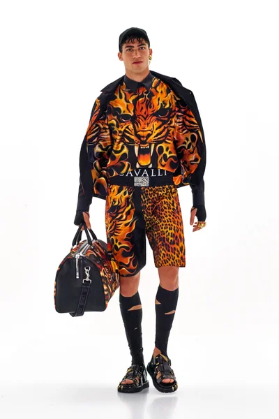 Look 19